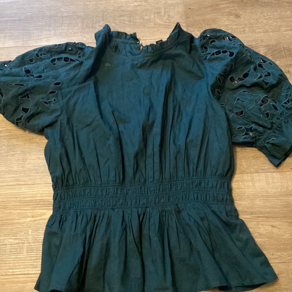 Woman’s Universal Thread Top